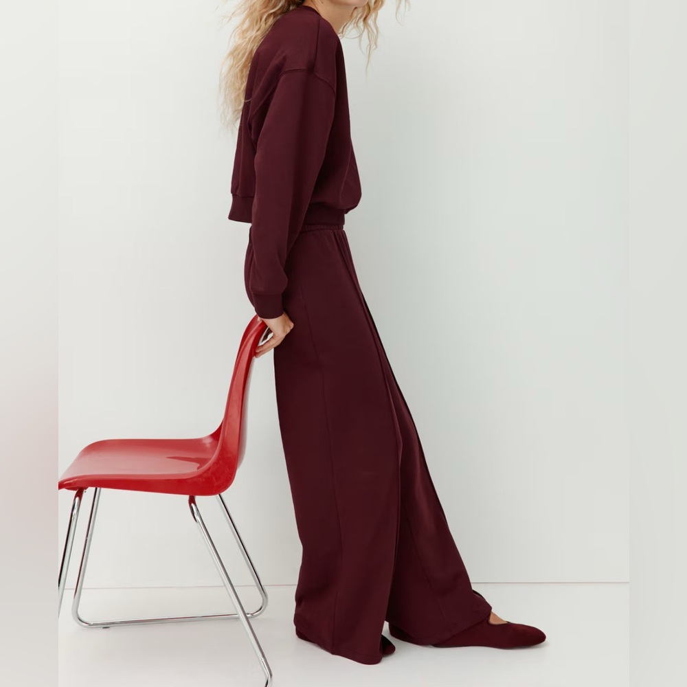 🍷 Like new! H&M 2 Piece Set - Burgundy Sweatpants and Sweatshirt